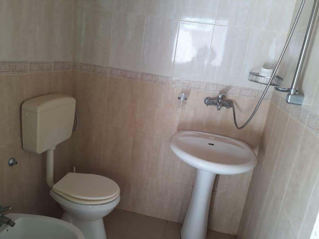 Apartamento Kolonia E Artistave Velipojë Exterior foto